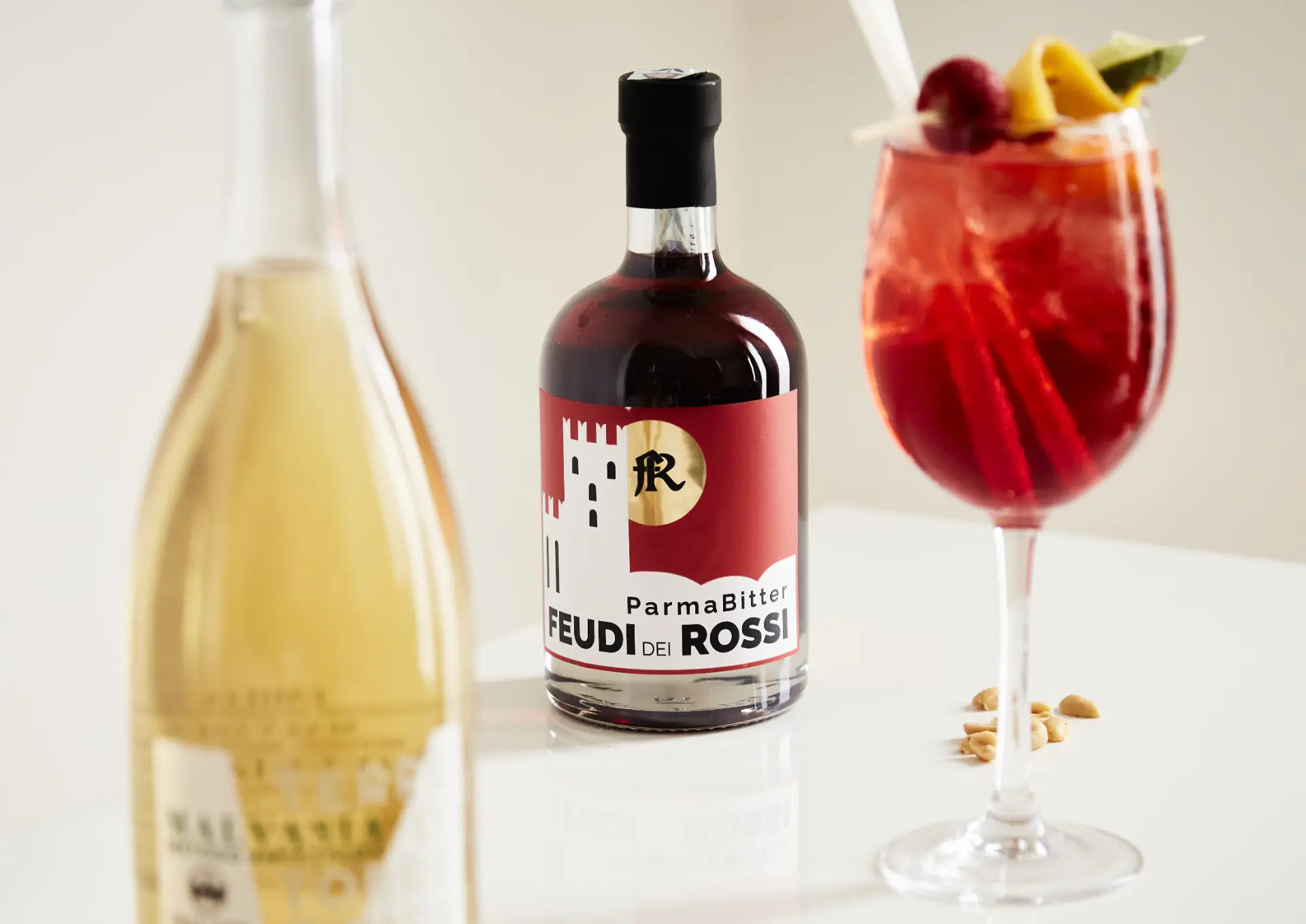 Bottiglie di Parma Bitter e amari di tradizione in un allestimento da aperitivo